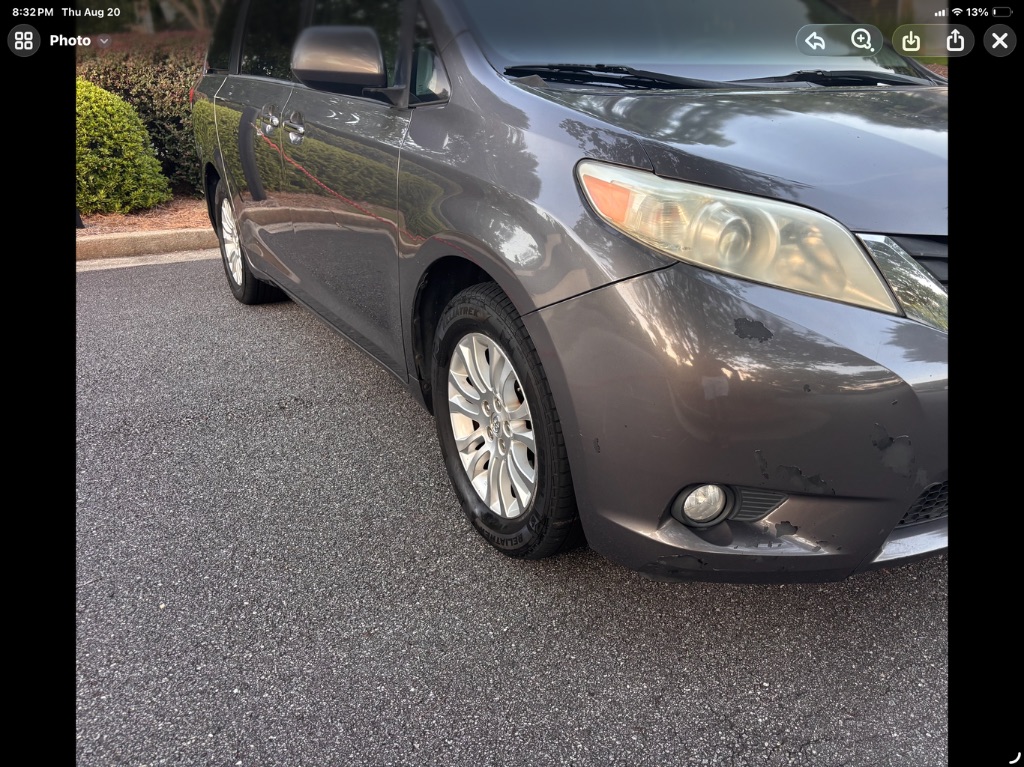 2011 Toyota Sienna XLE - Photo 8