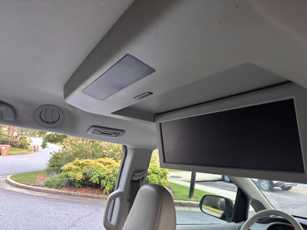 2011 Toyota Sienna XLE - Photo 11