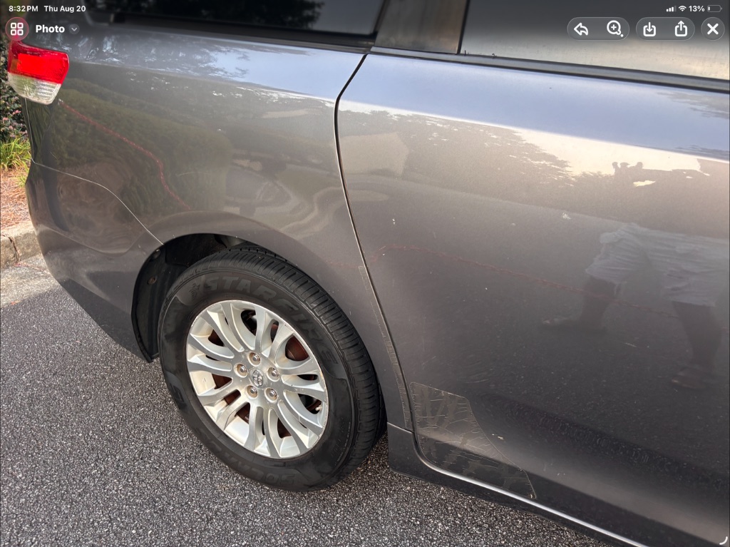 2011 Toyota Sienna XLE - Photo 9