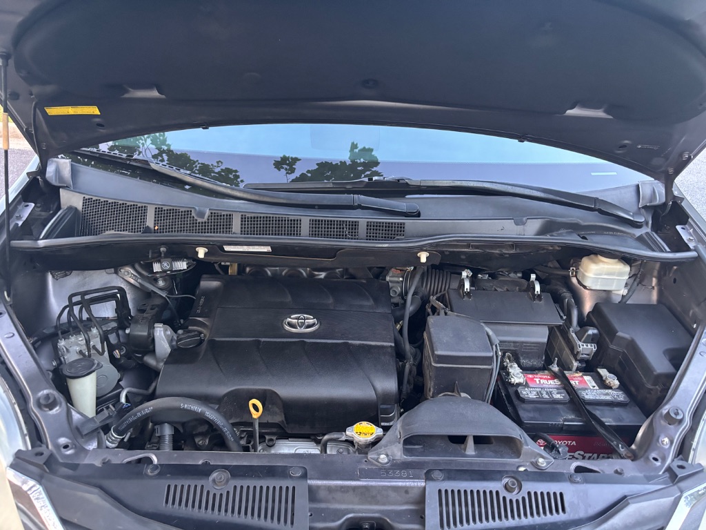 2011 Toyota Sienna XLE - Photo 12