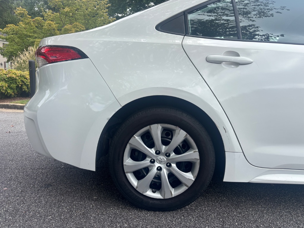 2021 Toyota Corolla LE - Photo 10